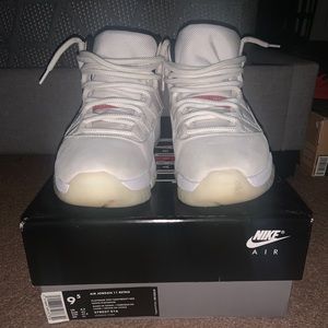 Jordan 11 Platinum Tint (pre-owned)